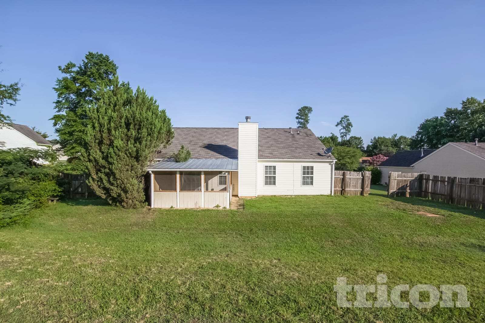 Building Photo - 425 Crested View Dr