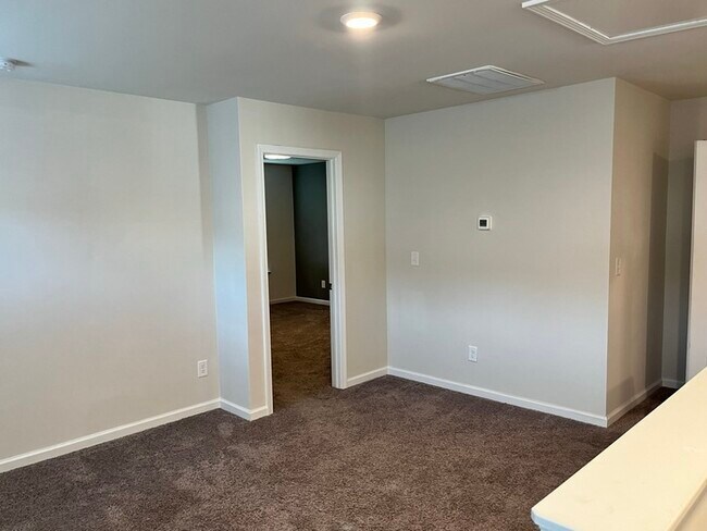 Building Photo - 315 Liliana Dr