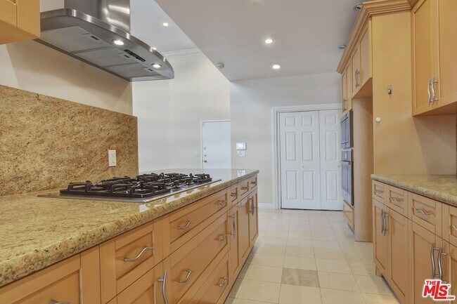 Building Photo - 4443 Ventura Canyon Ave