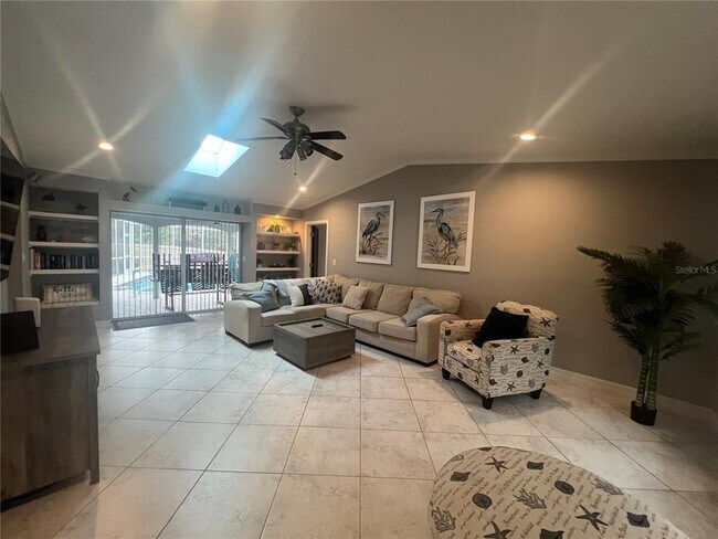 Building Photo - 681 Verona St