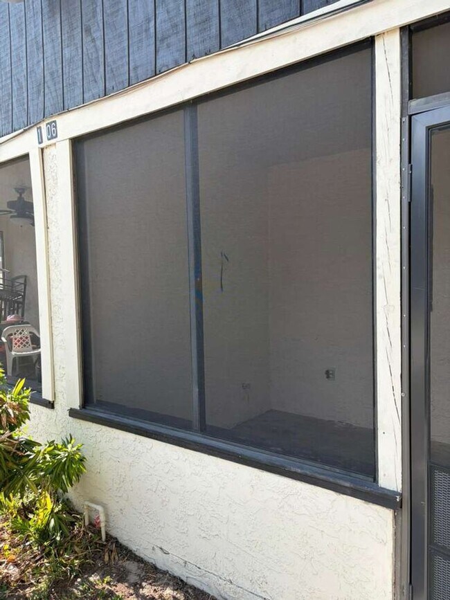 Building Photo - 1206 E 99th Ave