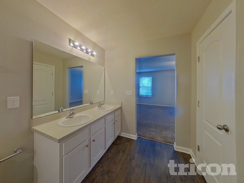 Building Photo - 8430 Cape Fox Dr