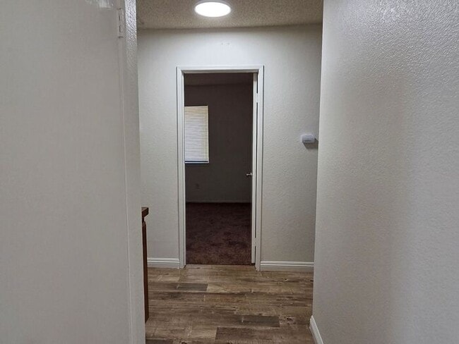 Building Photo - New Listing!