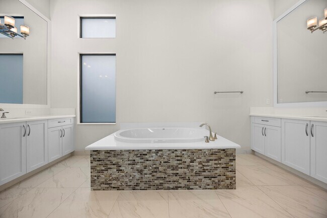 Building Photo - 9168 Benedetta Pl