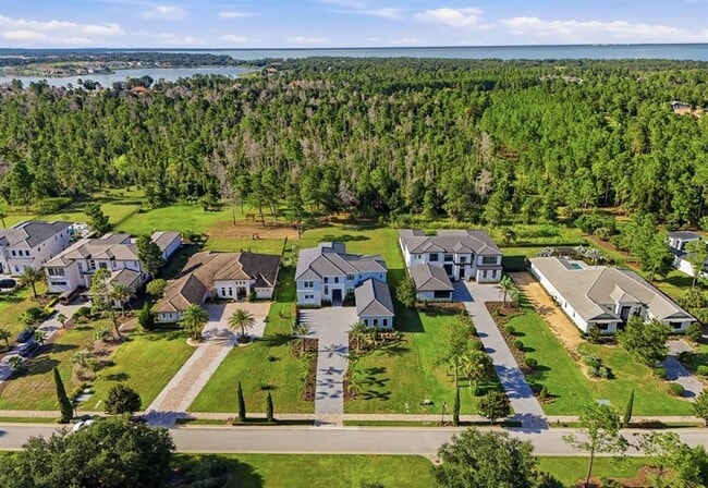 Building Photo - 16004 Pendio Dr