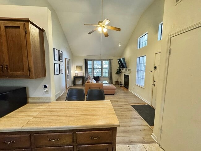 Building Photo - 648 Lagrange Pk Cv
