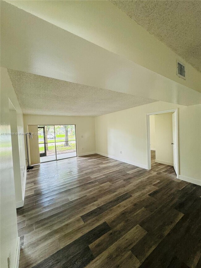 Building Photo - 701 N Pine Island Rd