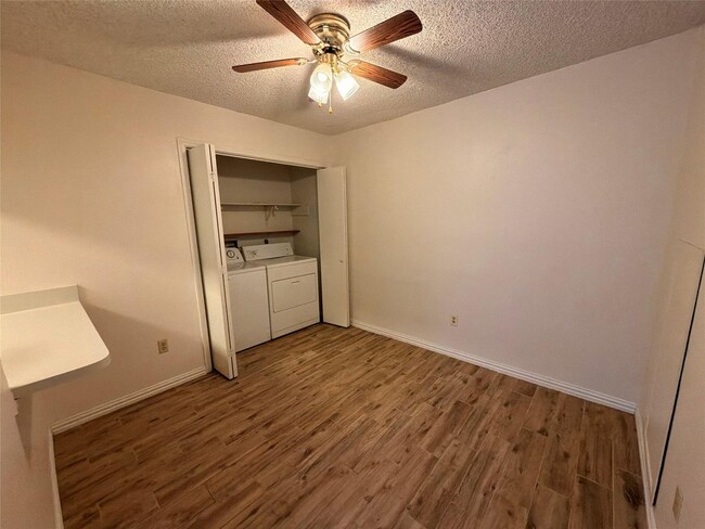 Building Photo - 2327 Torrington Dr