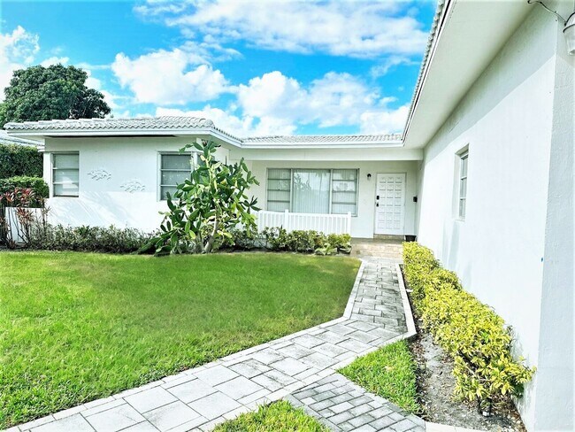 Building Photo - Miami Beach Home with a Pool!