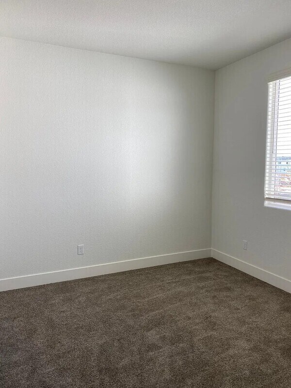 Building Photo - 2454 Fidalgo Wy