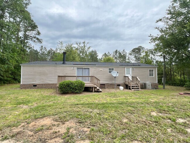 Building Photo - AVAILABLE NOW | PETS PERMITTED OUTDOORS ON...