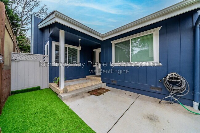 Building Photo - 20 Del Robles Ave