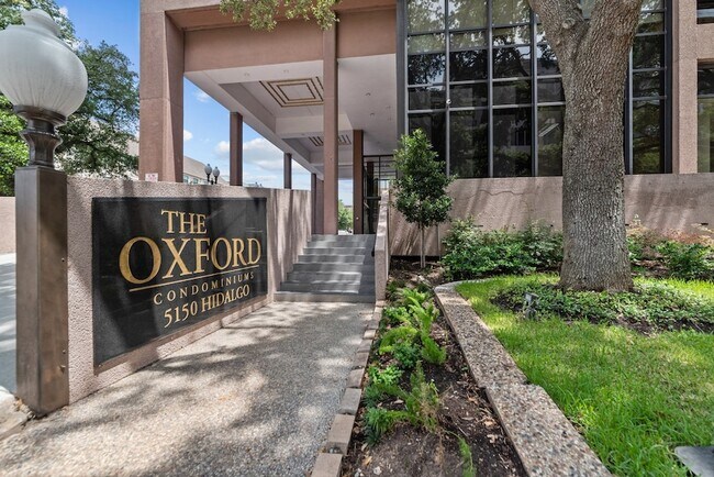 Building Photo - 5150 Hidalgo St