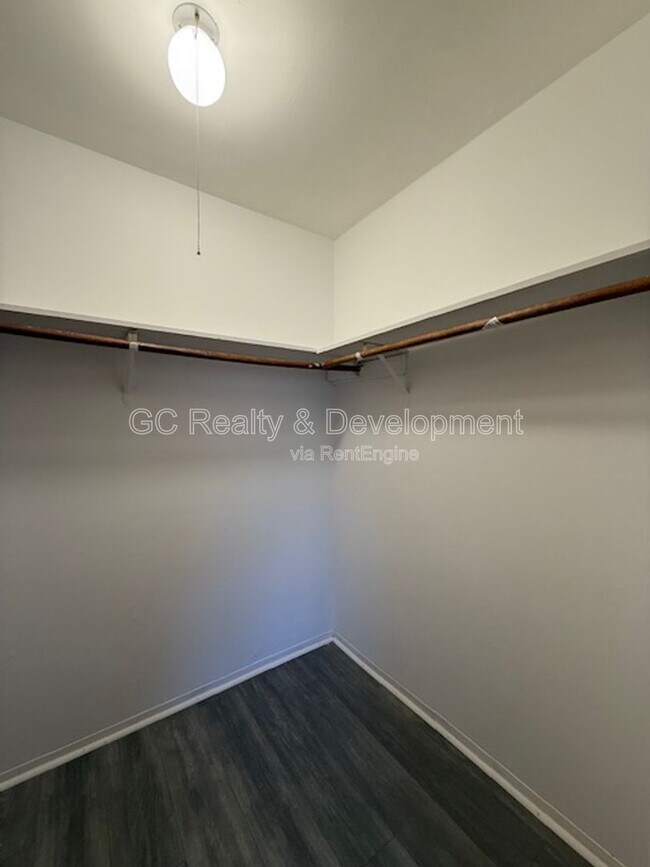 Building Photo - 847 College Blvd