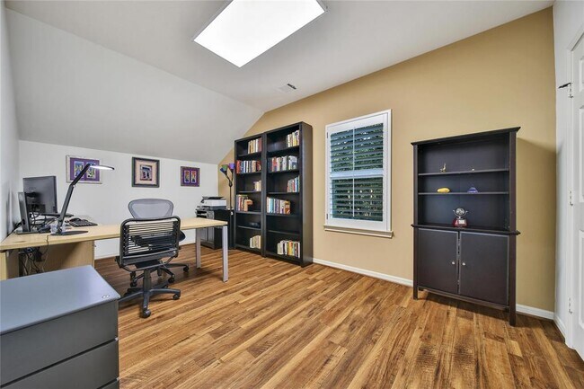 Building Photo - 1 Greenridge Forest Ct