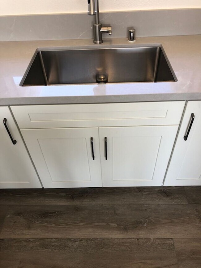 Building Photo - Domingo