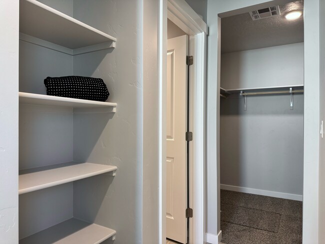 Building Photo - 10330 Crystal Ridge Dr