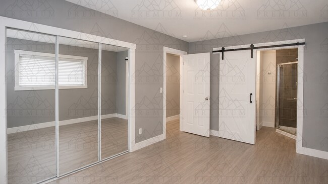 Building Photo - Renovated 3 bed 2 bath!