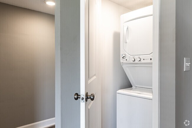 2BR, 1BA - 950SF - The Shawnee