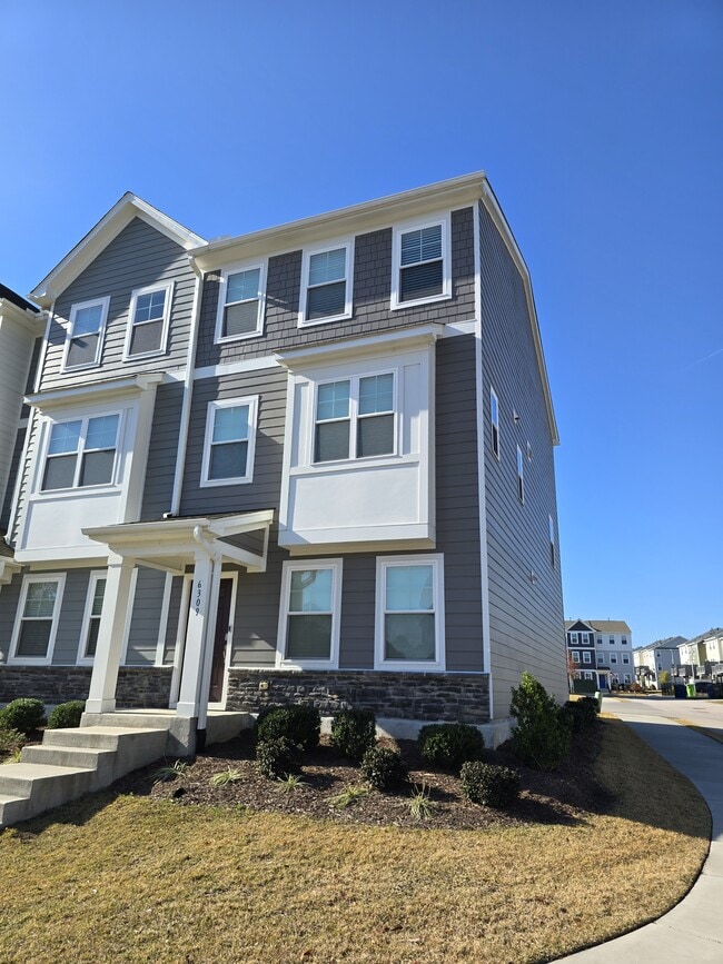 Building Photo - 6309 Truxton Ln