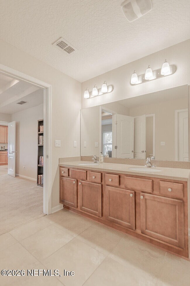 Building Photo - 15816 Twin Creek Dr