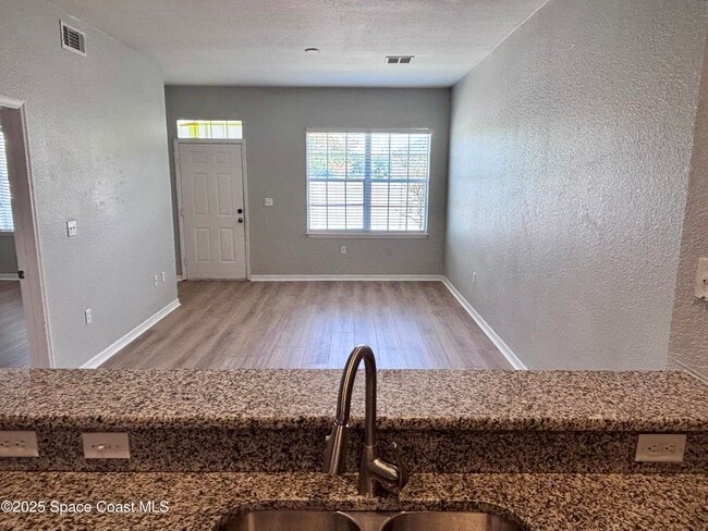 Building Photo - 100 Colibri Way