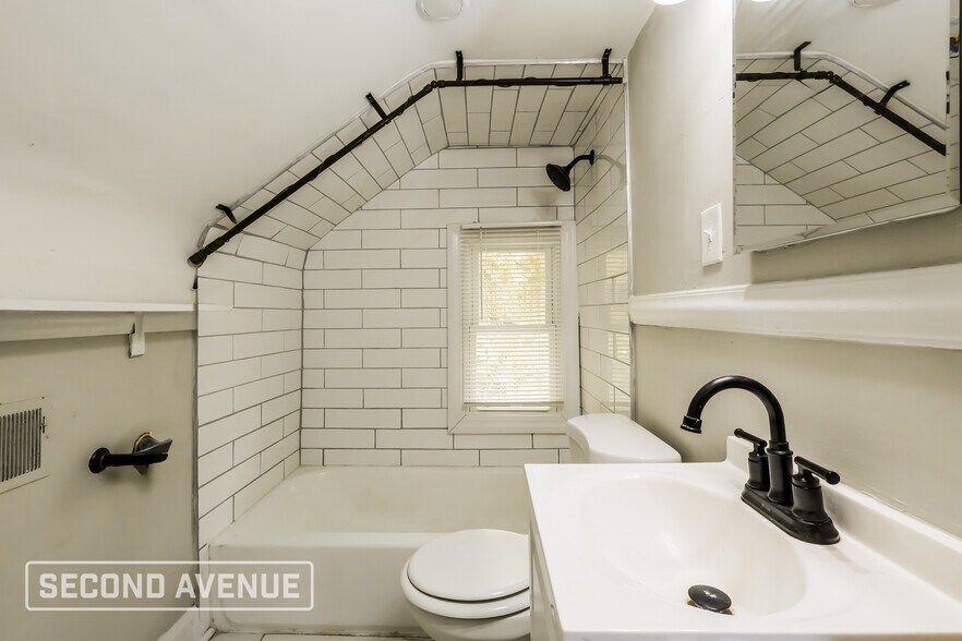 Building Photo - 459 S 41st St
