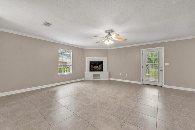 Building Photo - 117 Fairway Dr