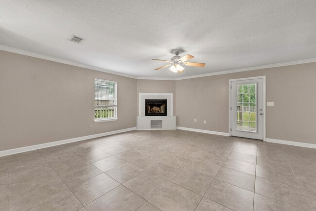 Building Photo - Beautiful 3-Bedroom Home with Downstairs Primary Suite in Foxwood Estates!