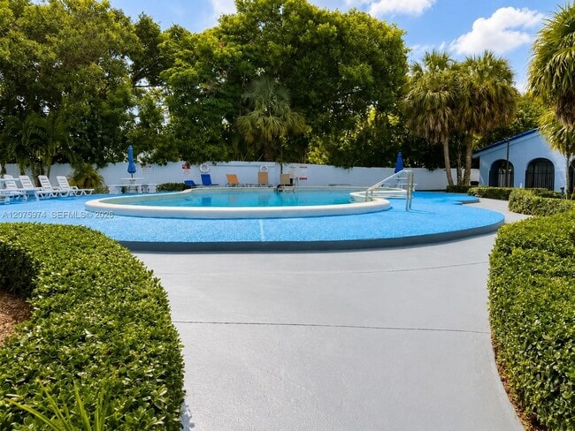 Building Photo - 9440 Fontainebleau Blvd