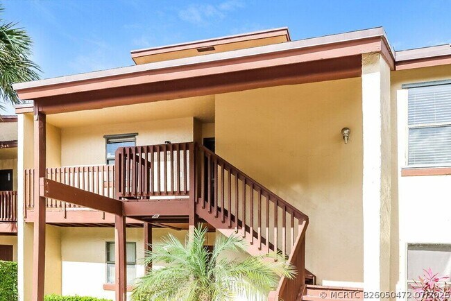 Building Photo - 304 Lakeview Dr E