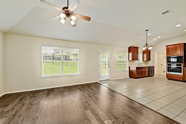 Building Photo - 49 White Magnolia Cir