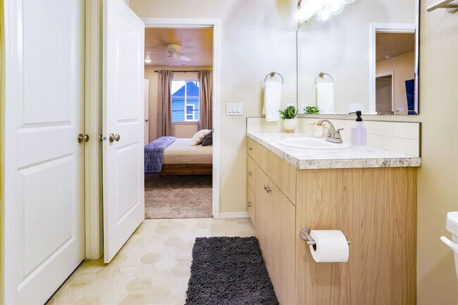 Building Photo - 609 N Kimball Ave