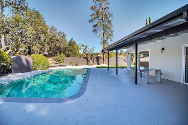 BACK YARD POOL - 16047 Meadowcrest Rd