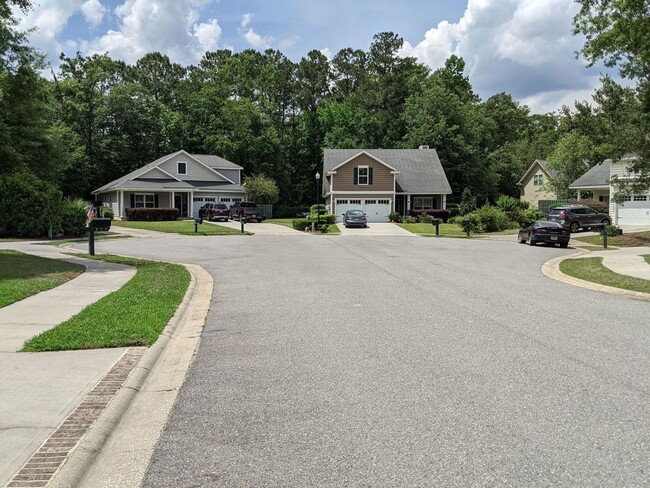 Building Photo - Available August 15th!!! $2200 a month!!!