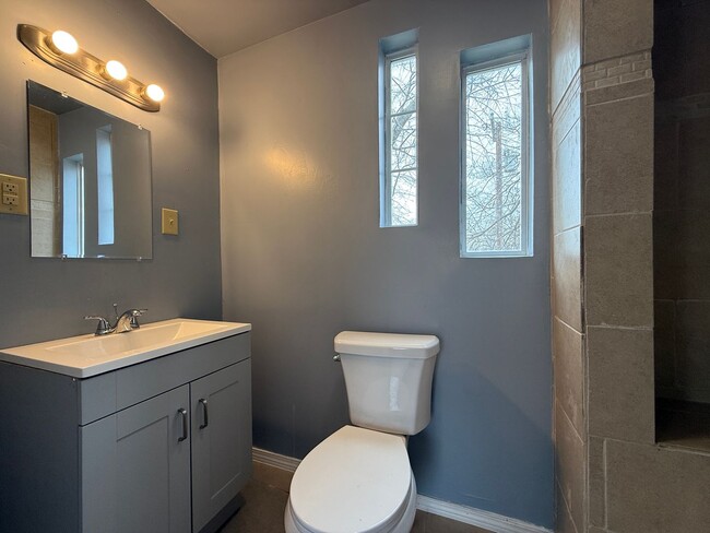 Building Photo - Charming Living in the Heart of Historic M...