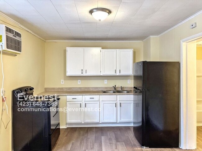 Building Photo - 9823 Dallas Hollow Rd