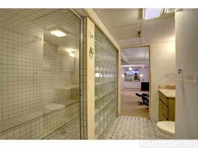 Building Photo - Awesome 4BD/3BA in prime Uptown! Remodeled w/ HGTV! Avail. May 1st!