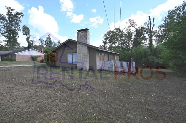 Building Photo - 1707 Lind Dr