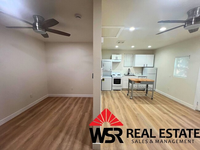 Building Photo - Newly Renovated Rental!