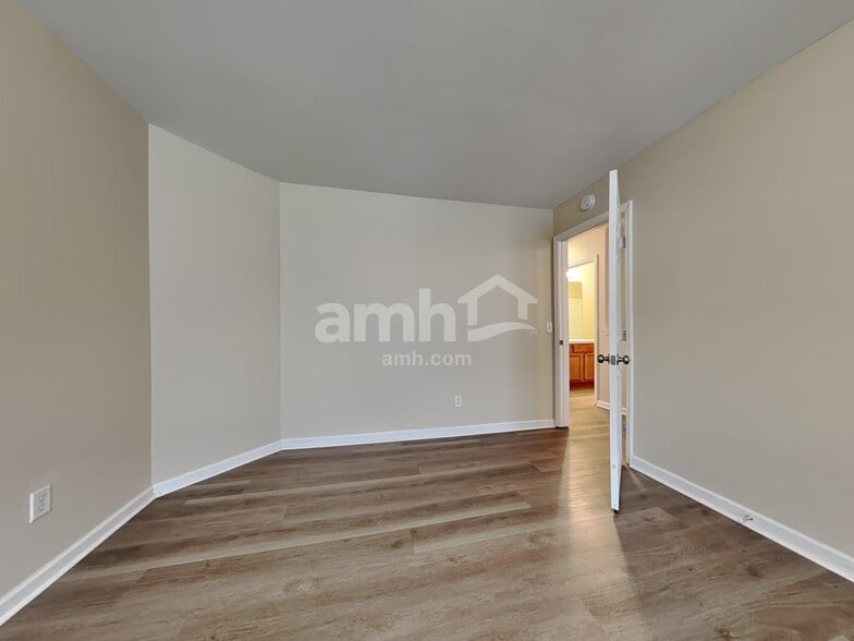 Building Photo - 38 Lake Shore Blvd