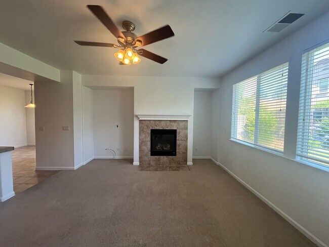 Building Photo - 6 Bedroom, 3 Bathroom Executive Anatolia H...