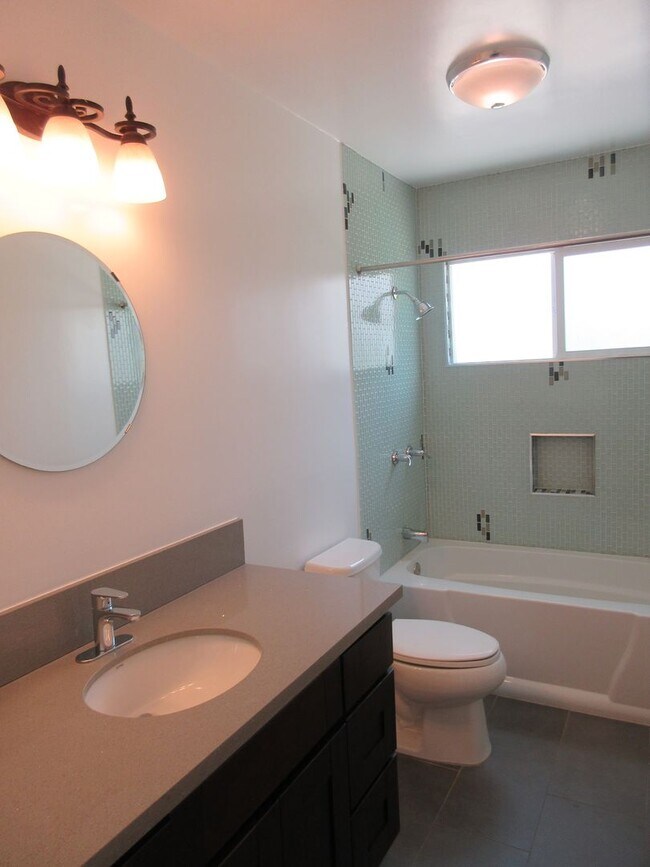 Building Photo - Beautiful Porter Ranch 3 Bedroom home on B...