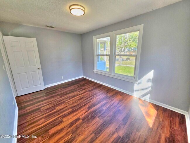 Building Photo - 616 Woodbine St