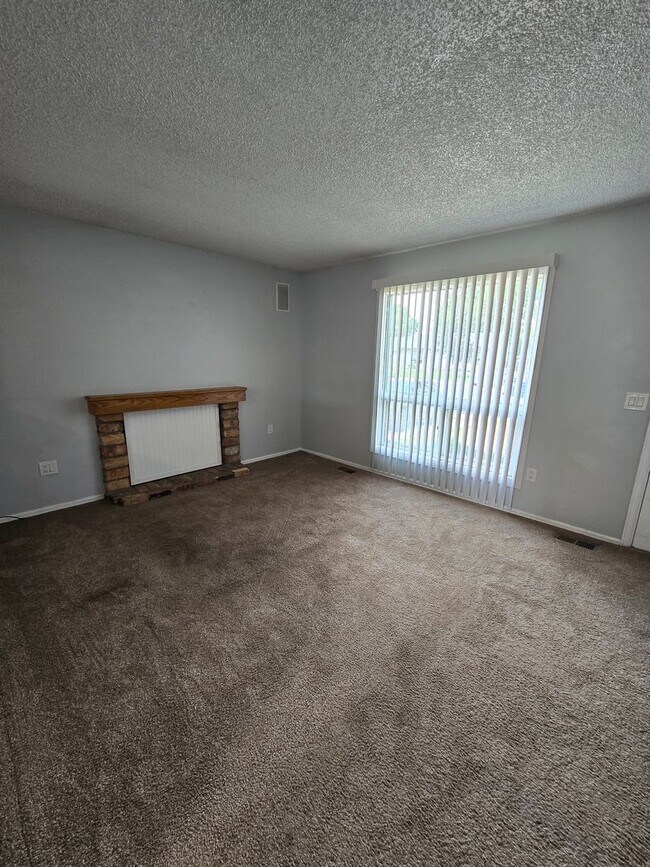 Building Photo - Inviting 3-Bedroom Home with Expansive Backyard on a Peaceful Cul-de-Sac | Available July 10