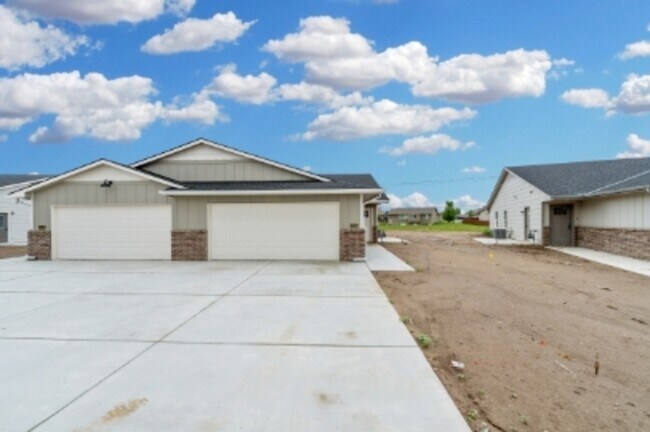 Building Photo - 12704 W Cowboy St