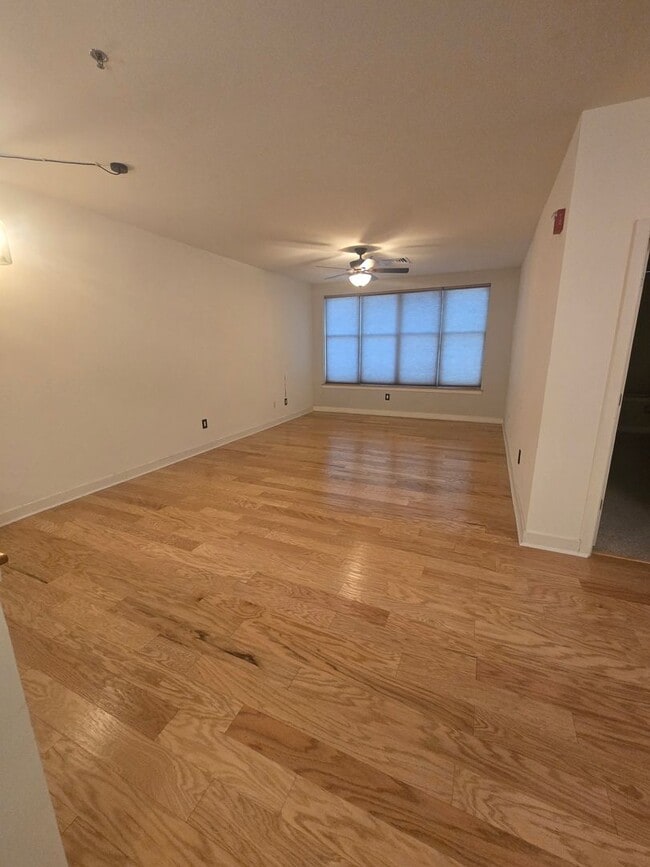 Building Photo - 410 Farrell St