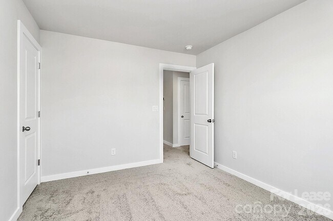 Building Photo - 529 Mountain Vw Dr