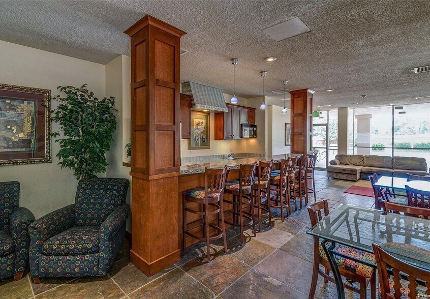 Lounge - 2225 Buchtel Blvd S