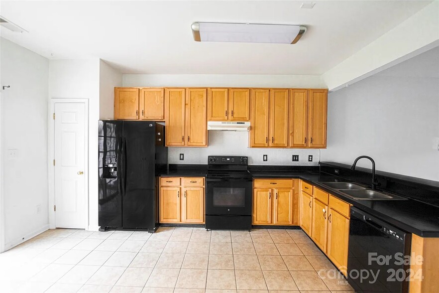 Kitchen - 2856 Summergrove Ct